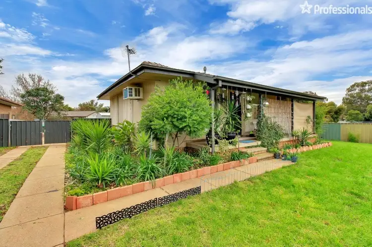 7 Flynn Place, Tolland NSW 2650