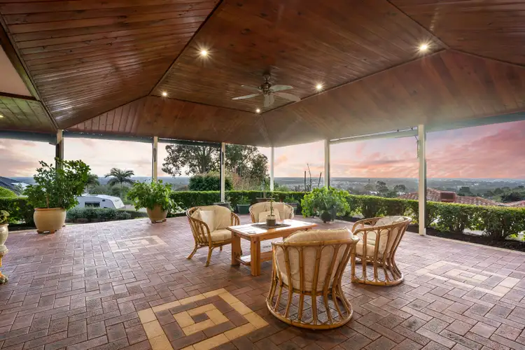 4 Treecrest Gardens, Mount Richon WA 6112