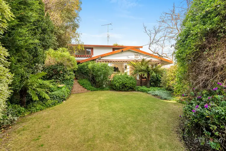 9 Edgewater Drive
