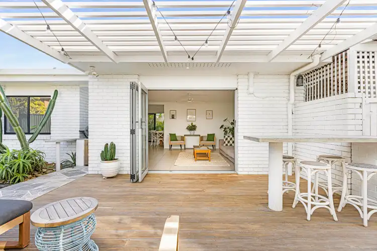 Main view of Homely semi-detached listing, 2/50 Albion Avenue, Miami QLD 4220