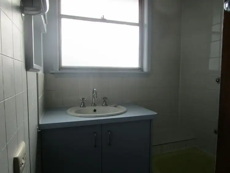 Fifth view of Homely house listing, 1 Alexandra Avenue, Sale VIC 3850