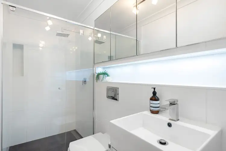 Sixth view of Homely unit listing, 4/22 Redfern Street, Woolloongabba QLD 4102
