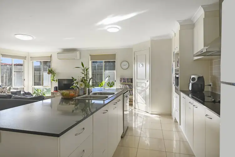 8 Coverack Street, Kleinton QLD 4352