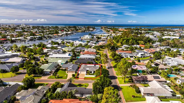 1 Edwardson Drive, Pelican Waters QLD 4551