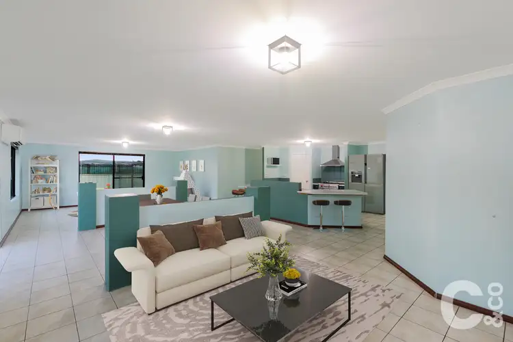 10 Campden Loop, Parmelia WA 6167