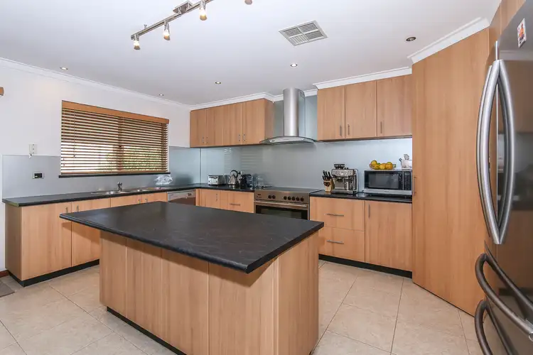 13 Marlowe Place, Lake Coogee WA 6166