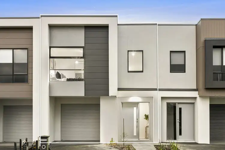 27 Maidstone Way, Charlemont VIC 3217