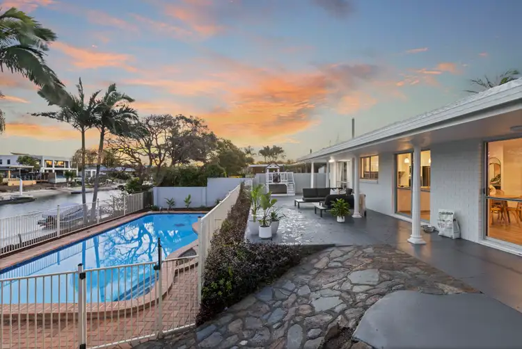 19 Rudd Street, Broadbeach Waters QLD 4218