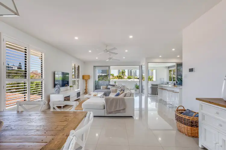 9 Chant Street, Broadbeach Waters QLD 4218