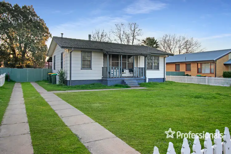 2 Meads Place