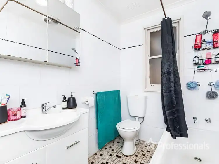 Fifth view of Homely house listing, 2 Meads Place, Mount Austin NSW 2650