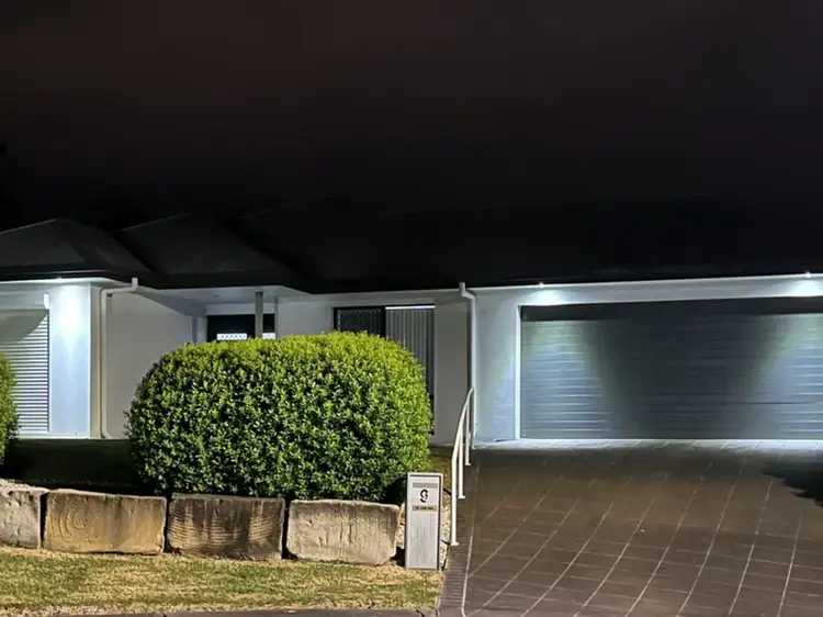 9 Sirmione Court