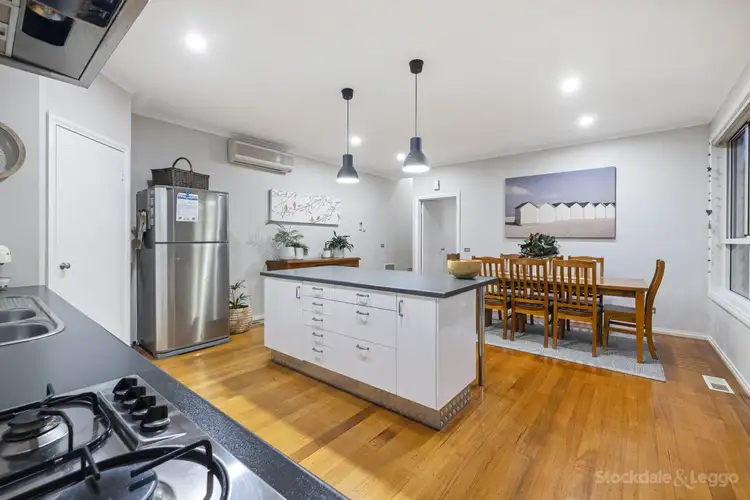 Fifth view of Homely house listing, 10 Mapiti Court, Frankston VIC 3199