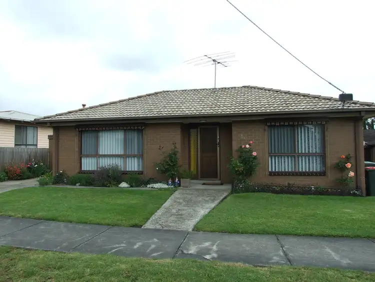 1/2 Alexander Avenue, Moe VIC 3825