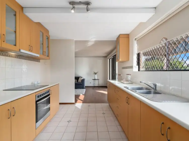 2/242 Coode Street, Como WA 6152