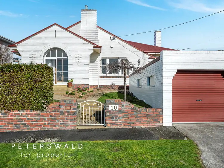 10 Heathcombe Crescent, Sandy Bay TAS 7005
