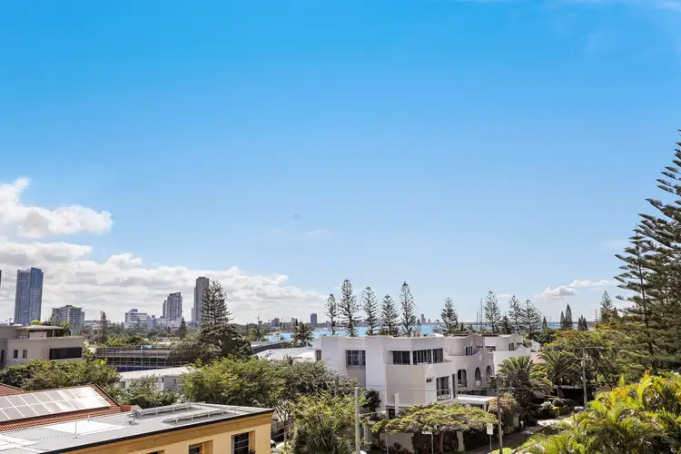 13/11 Hughes Avenue, Main Beach QLD 4217