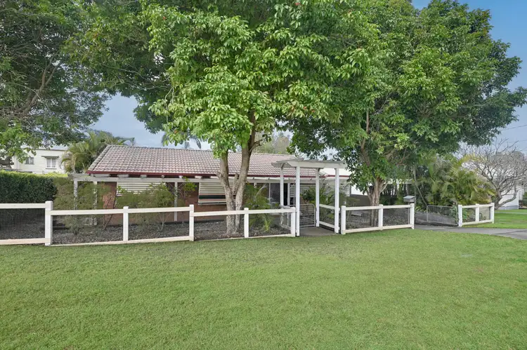 2F Church Street, Silkstone QLD 4304