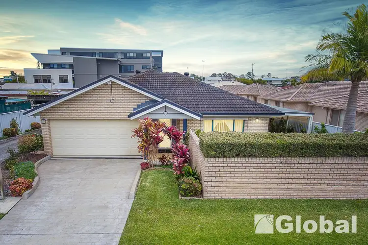 Main view of Homely villa listing, 1/71 Albert Street, Warners Bay NSW 2282