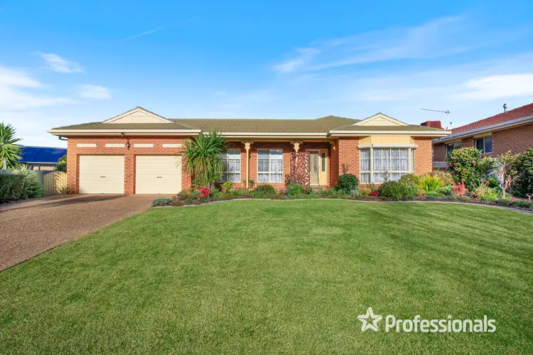 2 Glenvale Place, Bourkelands NSW 2650