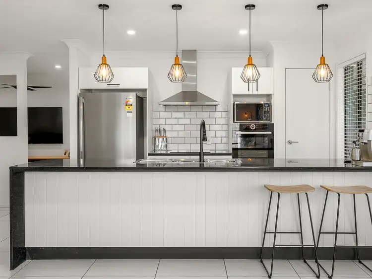 6 Elle Court, Cashmere QLD 4500