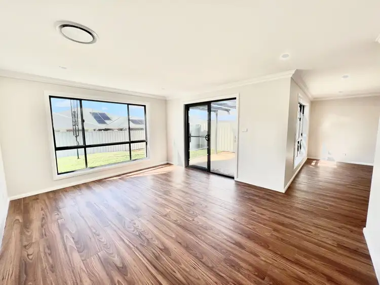 Fifth view of Homely house listing, 27 Quiberon Way, Goulburn NSW 2580