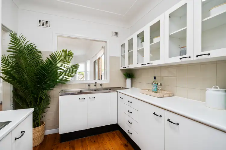 Sixth view of Homely house listing, 2 Dunn Street, Point Frederick NSW 2250