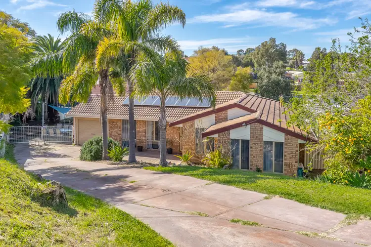 8 Moysey Court, Parmelia WA 6167