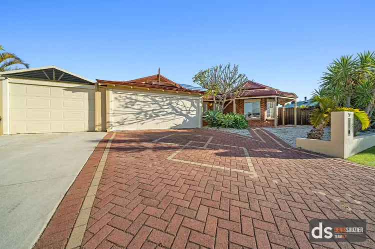 52 East Road, Pearsall WA 6065