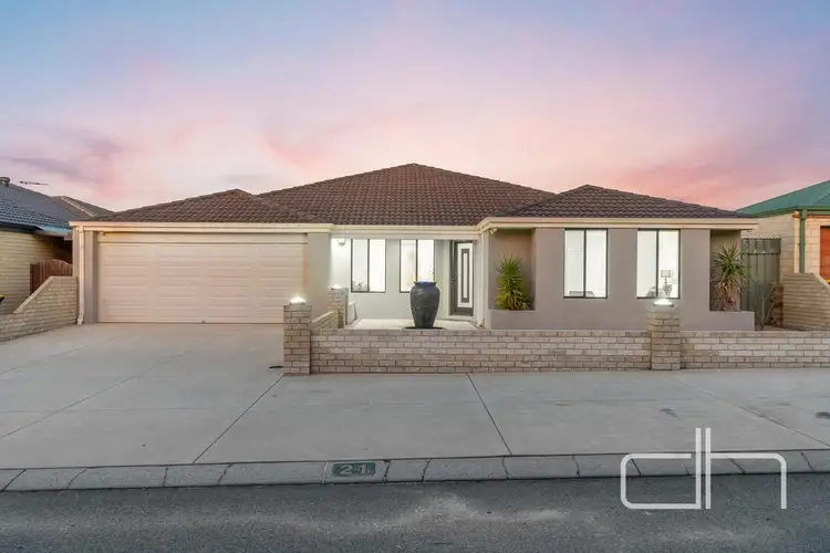 21 Raeburn Crescent, Landsdale WA 6065