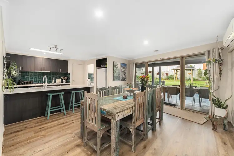 16 Garnet Close, Skye VIC 3977