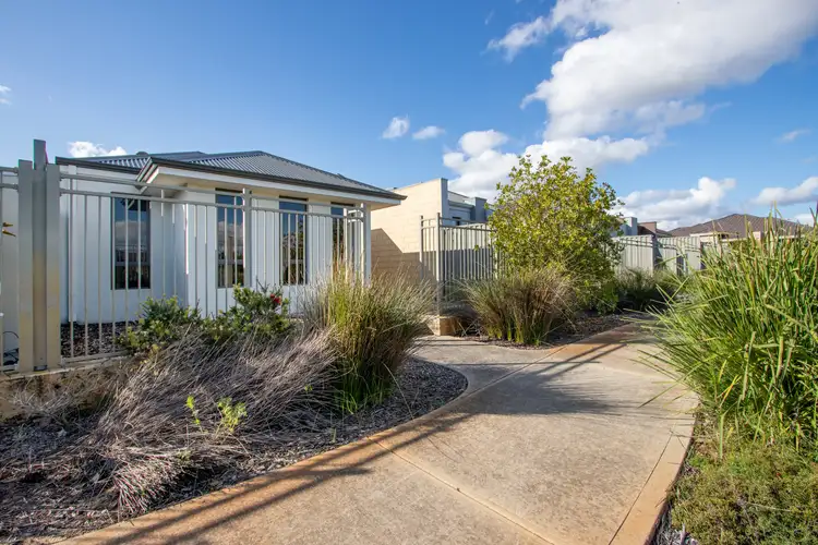 7 Egrove Lane, Piara Waters WA 6112