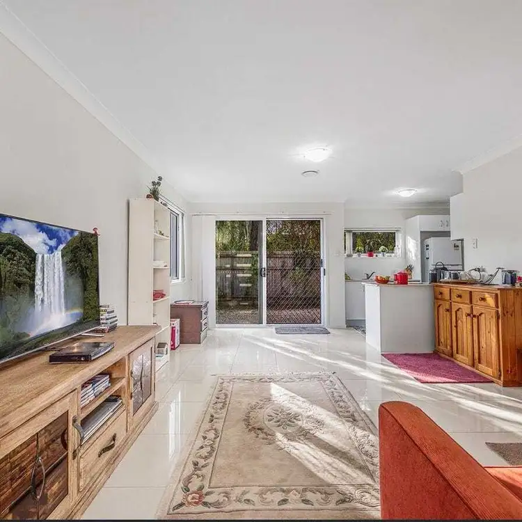 Third view of Homely unit listing, 6/10 Veronica Court, Kallangur QLD 4503