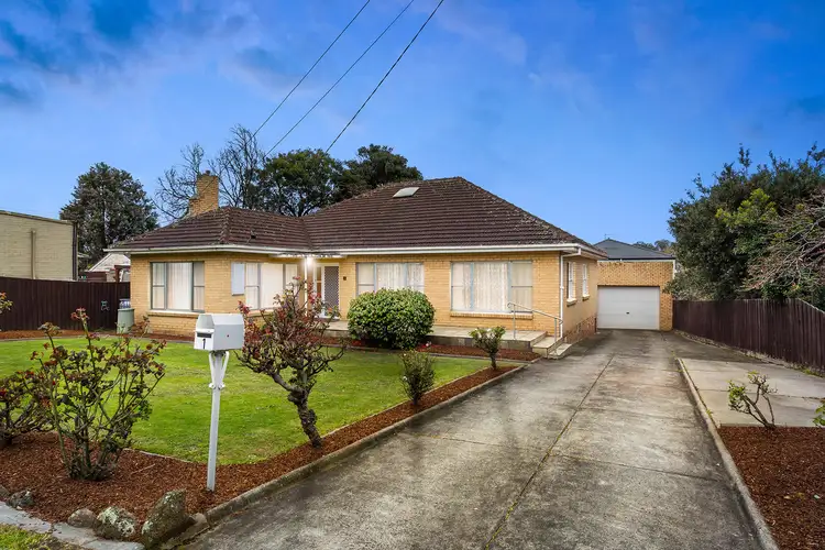 1 Rosamond Crescent, Doncaster East VIC 3109