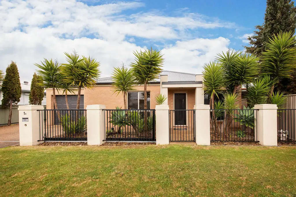 Main view of Homely townhouse listing, 1a Snowdon Street, Wodonga VIC 3690
