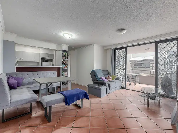 Second view of Homely unit listing, 6/106 Linton Street, Kangaroo Point QLD 4169