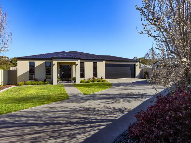 9 Gilchrist Court, Stratford VIC 3862