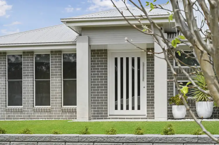 Second view of Homely house listing, 8 Dove Crescent, Kleinton QLD 4352