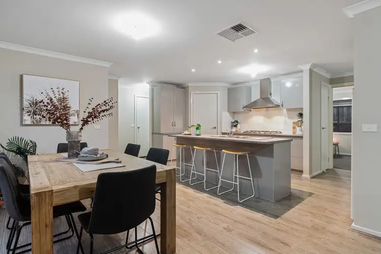15 Crimson Crescent, Carrum Downs VIC 3201