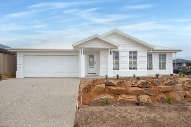 20 Valencia Drive, Gobbagombalin NSW 2650
