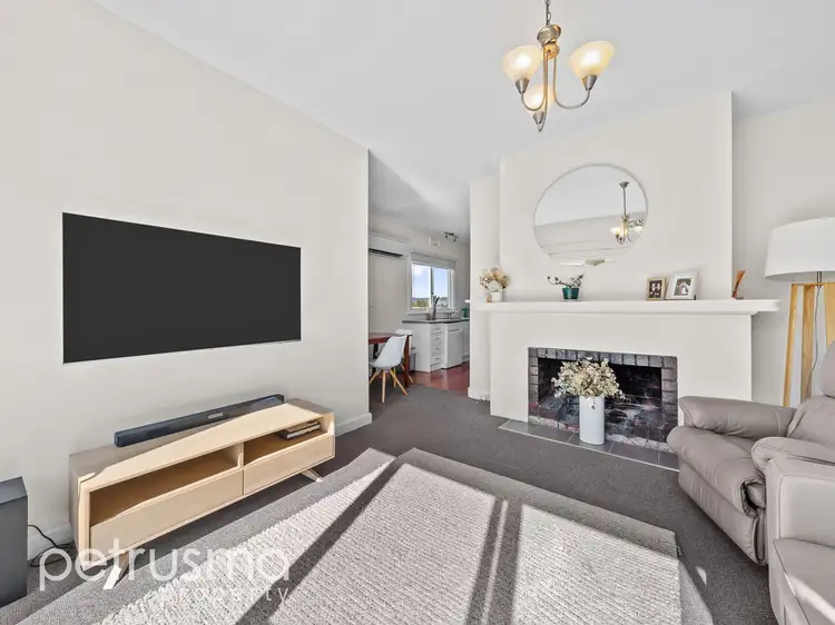 8 Rowitta Road, Lindisfarne TAS 7015