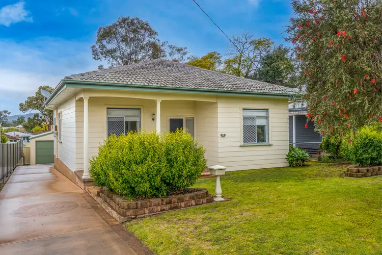 17 Mills Crescent