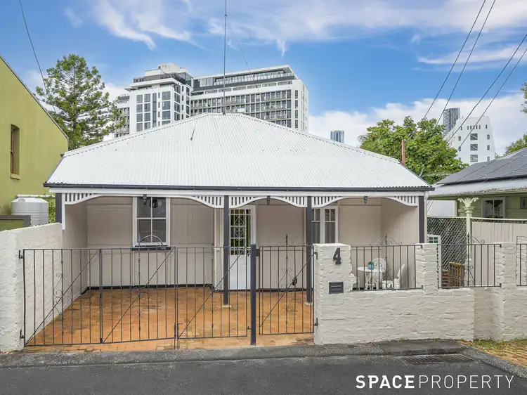 4 Reading Street, Spring Hill QLD 4000