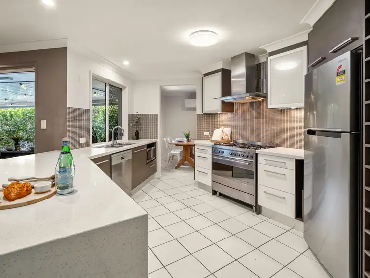 16 Hayward Avenue, Cashmere QLD 4500
