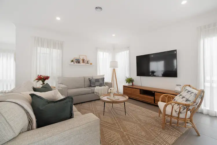 16 Hotelier Court, Skye VIC 3977