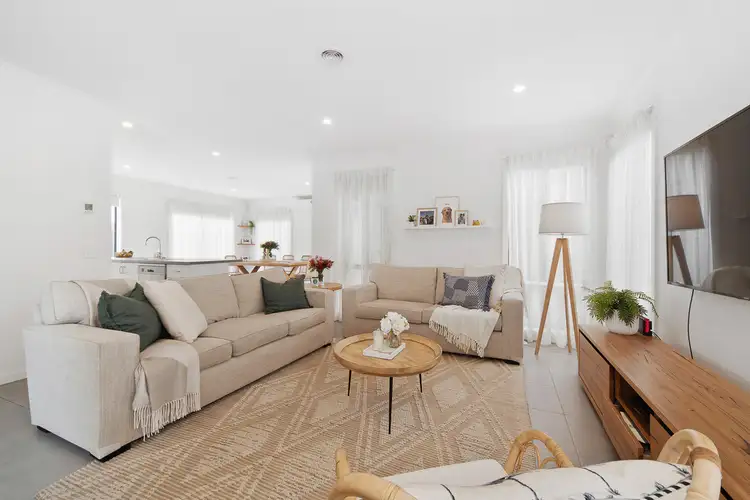 Fifth view of Homely house listing, 16 Hotelier Court, Skye VIC 3977