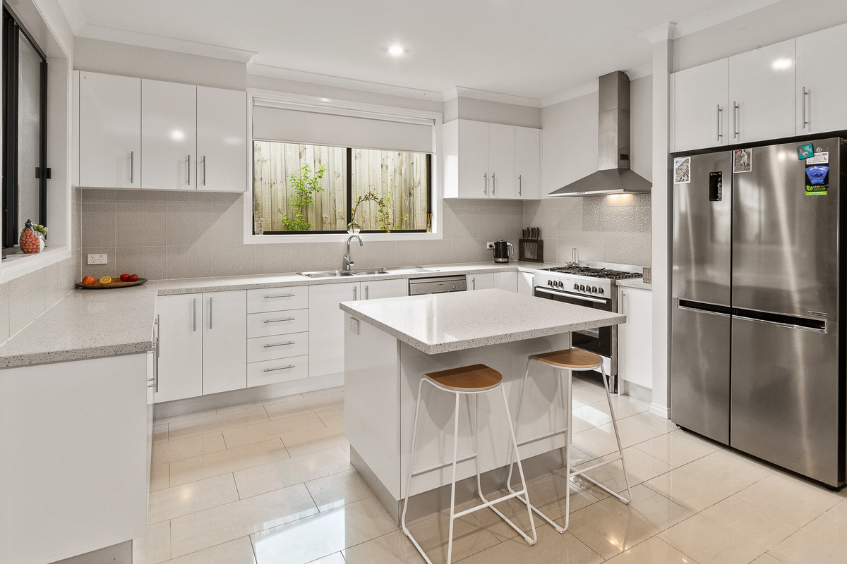 27 Rhone Grove, Skye VIC 3977