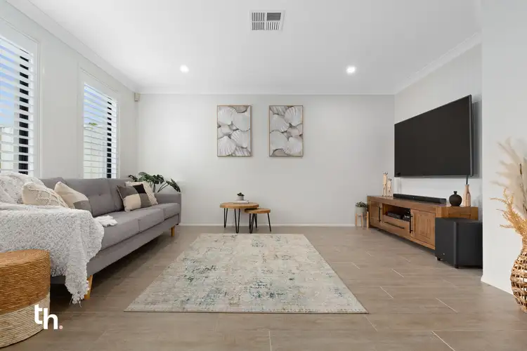 Sixth view of Homely house listing, 33 Araminta Chase, Cameron Park NSW 2285