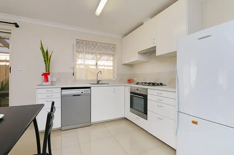 Fifth view of Homely house listing, 6 Magpie Court, High Wycombe WA 6057