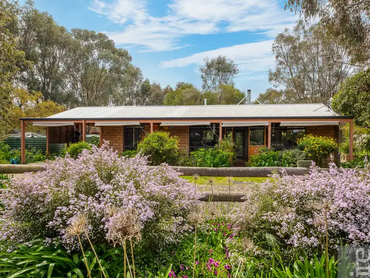 4 Dobson Street, Eldorado VIC 3746